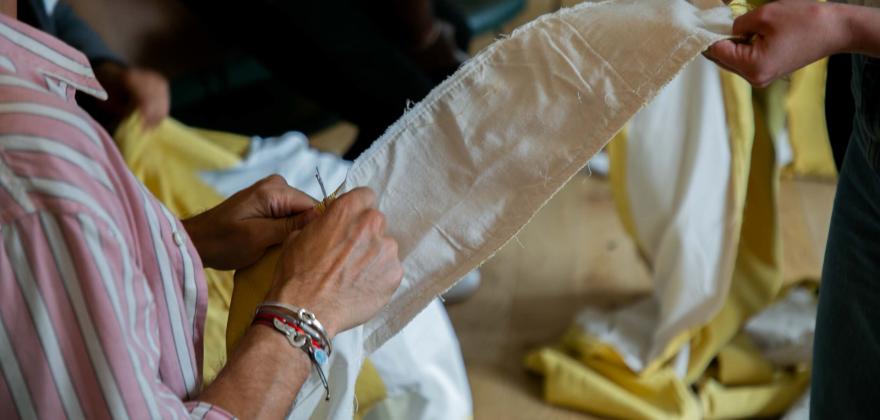 Team building solidaire dans vos locaux à Paris : un atelier d'upcycling sur mesure pour votre équipe